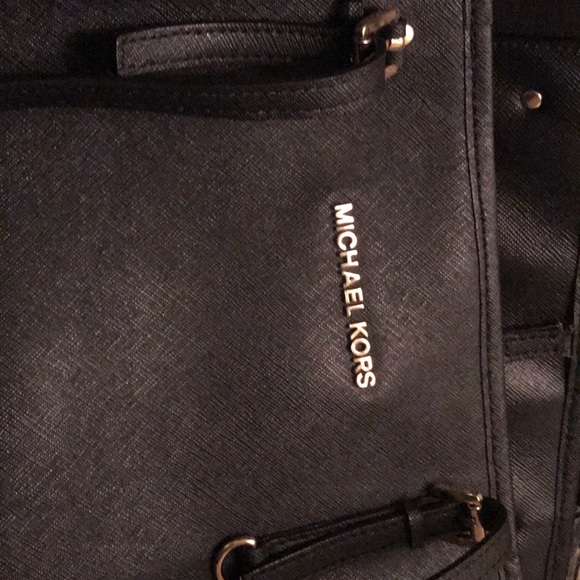 Micheal kors tote - Picture 4 of 7